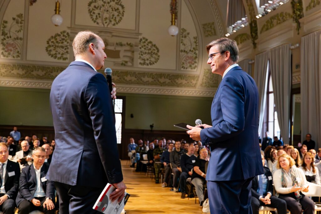 Jakub Karas, President of UAVA (left), Minister of Transport Martin Kupka (right)